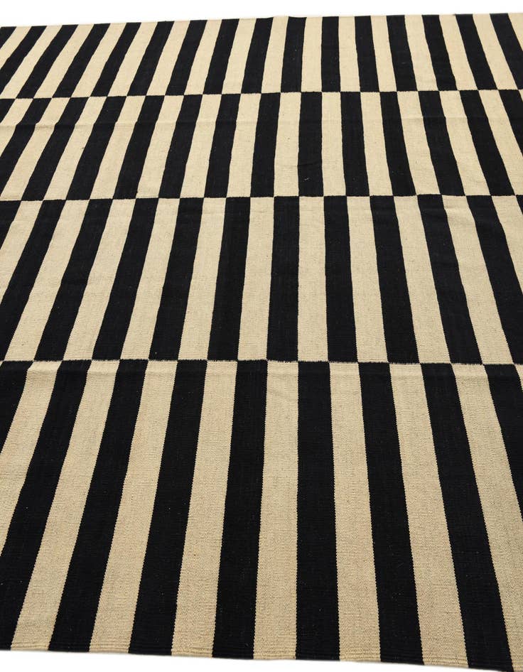 Detail image of 8' 6 x 11' 2  Hand Woven Kilim Modern Wool Rug