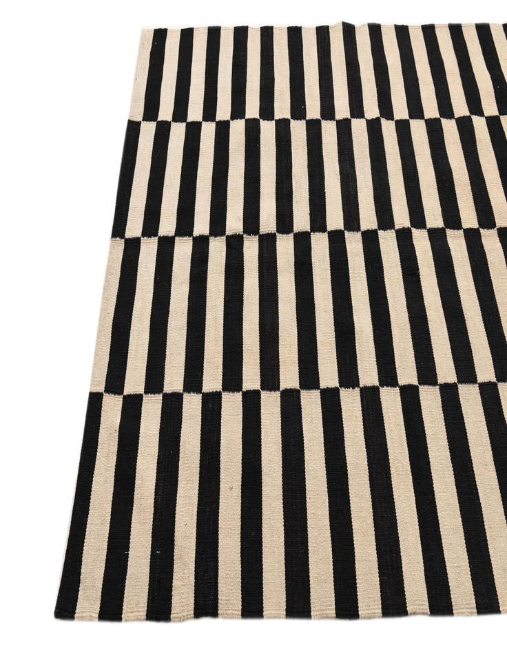 Detail image of 4' 7 x 6' 4  Hand Woven Kilim Modern Wool Rug