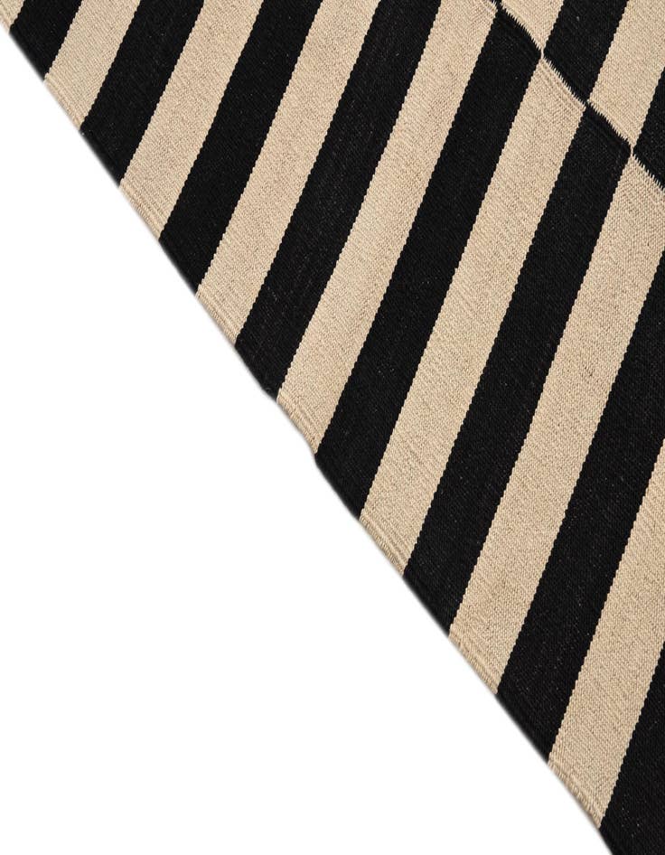 Detail image of 4' 7 x 6' 4  Hand Woven Kilim Modern Wool Rug