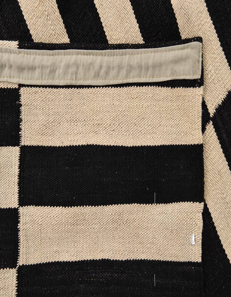 Detail image of 4' 7 x 6' 4  Hand Woven Kilim Modern Wool Rug