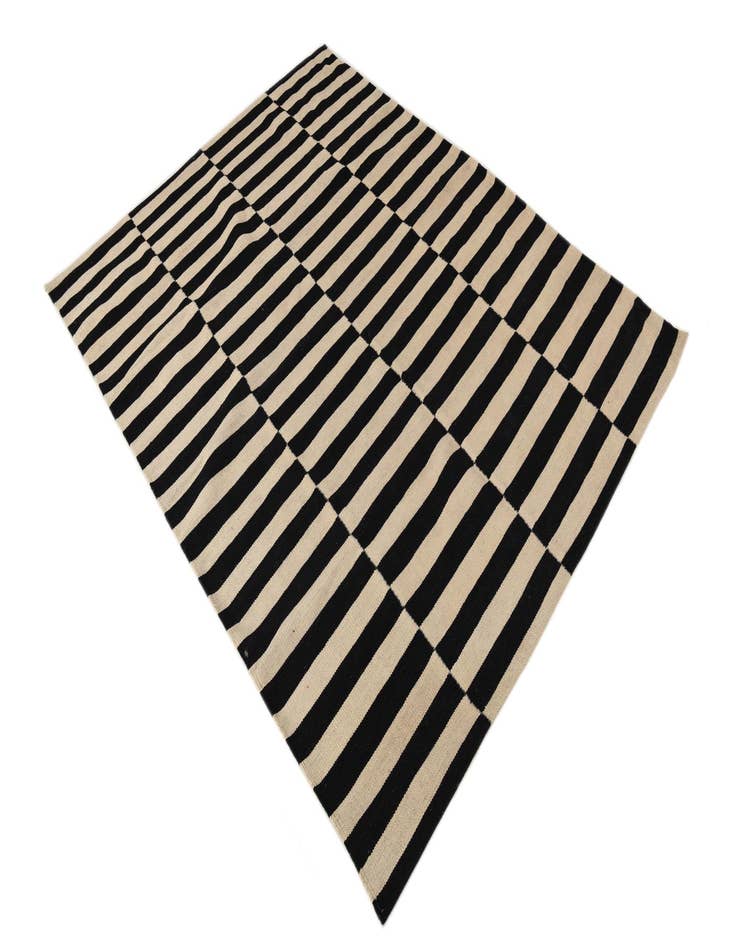 Detail image of 4' 11 x 6' 5  Hand Woven Kilim Modern Wool Rug