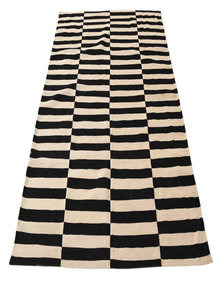 Detail image of 4' 11 x 6' 5  Hand Woven Kilim Modern Wool Rug