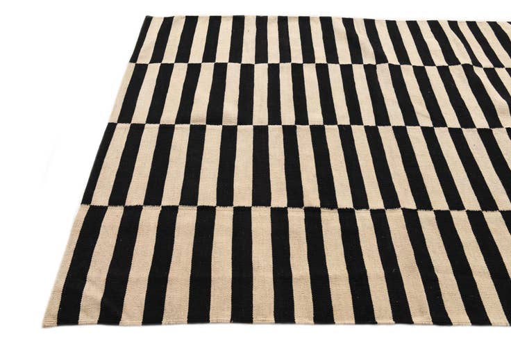 Detail image of 4' 11 x 6' 5 Hand Woven Kilim Modern Wool Rug