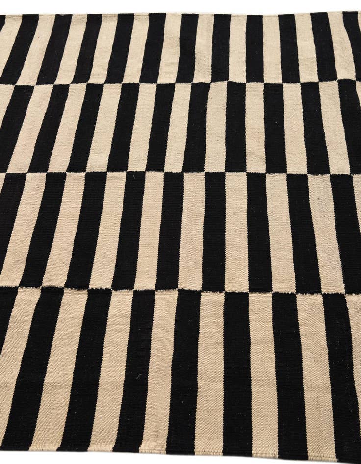 Detail image of 4' 11 x 6' 5  Hand Woven Kilim Modern Wool Rug