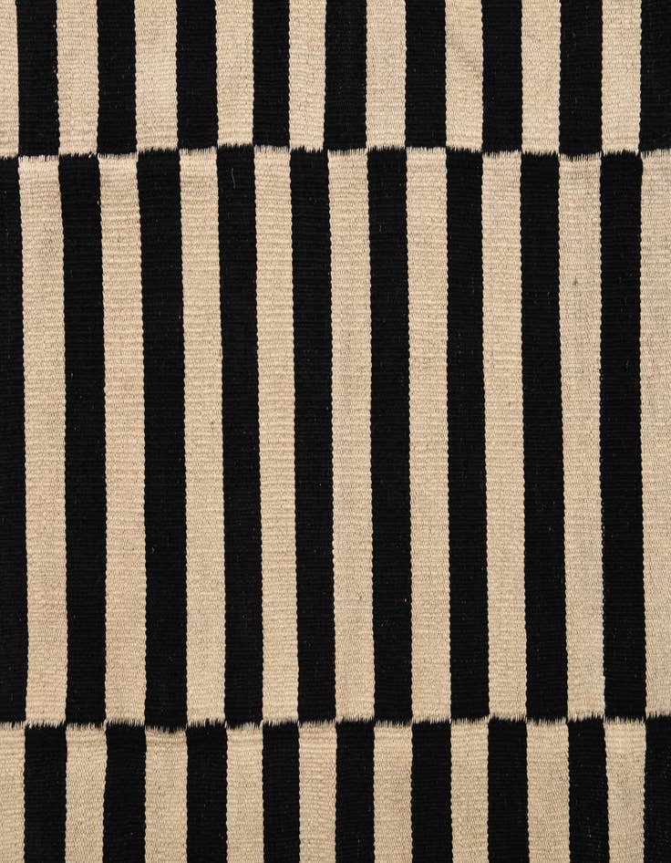 Detail image of 4' 11 x 6' 5  Hand Woven Kilim Modern Wool Rug