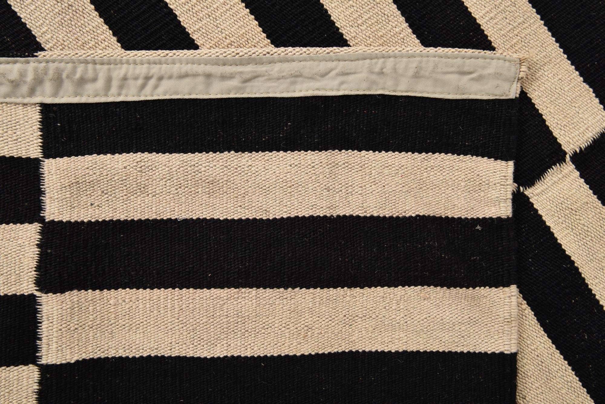 4' 11 x 6' 5 Hand Woven Kilim Modern Wool Rug