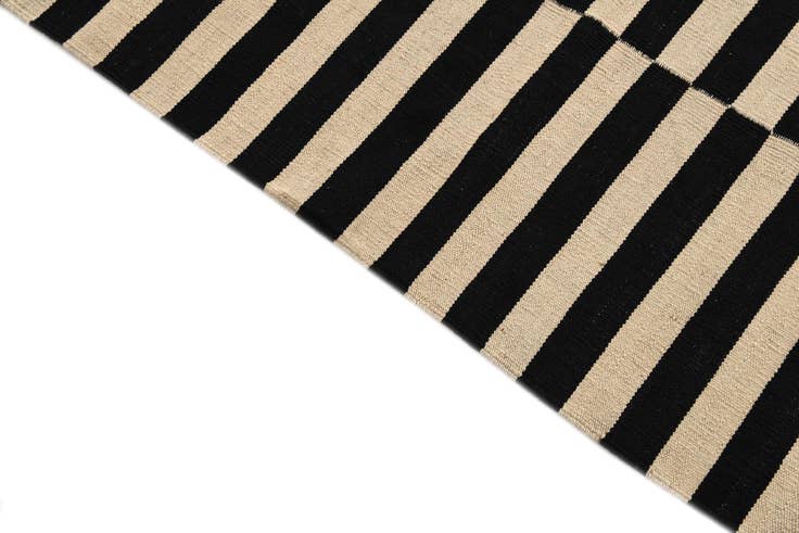 Detail image of 5' 1 x 6' 5 Hand Woven Kilim Modern Wool Rug