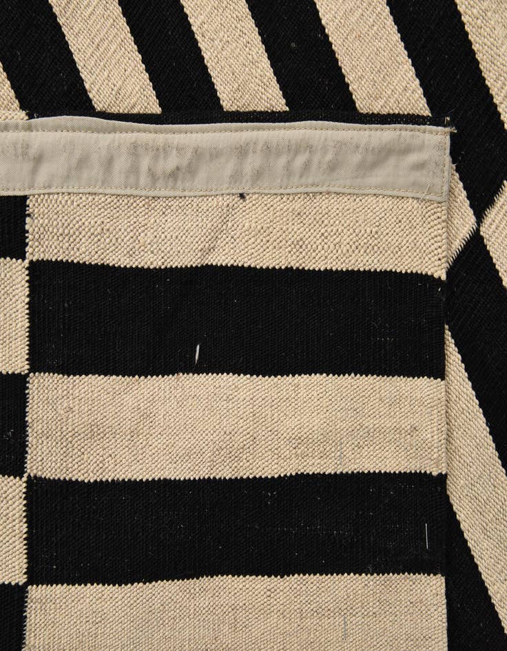 Detail image of 5' 1 x 6' 5  Hand Woven Kilim Modern Wool Rug