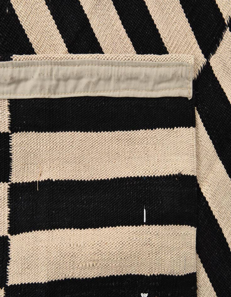 Detail image of 3' 6 x 6' 4  Hand Woven Kilim Modern Wool Rug