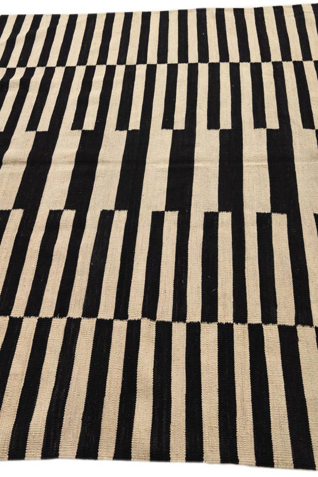 Detail image of 5' 11 x 7' 7 Hand Woven Kilim Modern Wool Rug