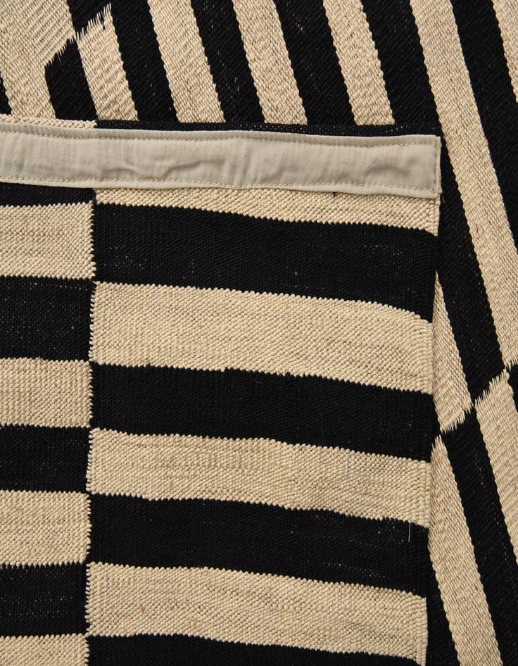 Detail image of 5' 11 x 7' 7  Hand Woven Kilim Modern Wool Rug