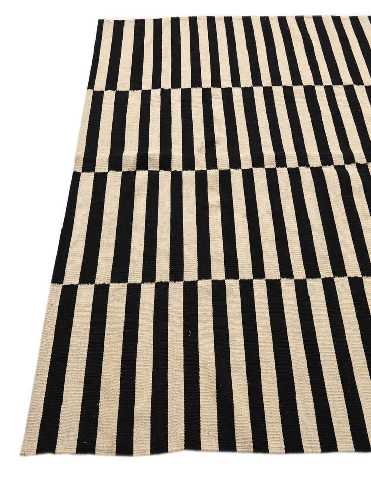 Detail image of 5' 5 x 7' 10  Hand Woven Kilim Modern Wool Rug