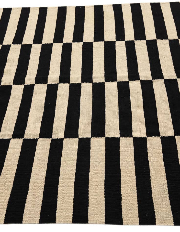 Detail image of 5' 5 x 7' 10  Hand Woven Kilim Modern Wool Rug