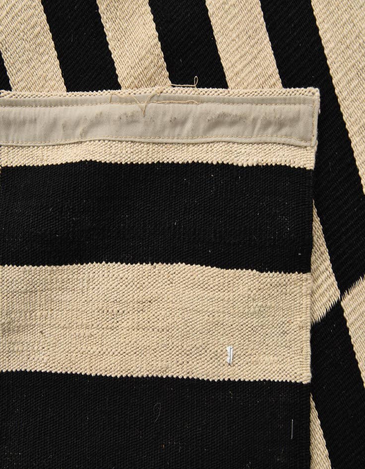 Detail image of 5' 5 x 7' 10  Hand Woven Kilim Modern Wool Rug