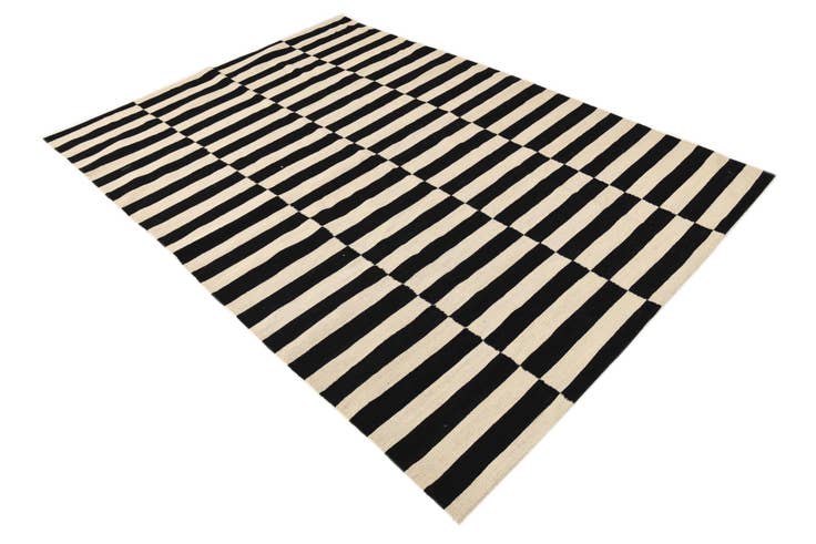 Detail image of 5' 6 x 7' 10 Hand Woven Kilim Modern Wool Rug