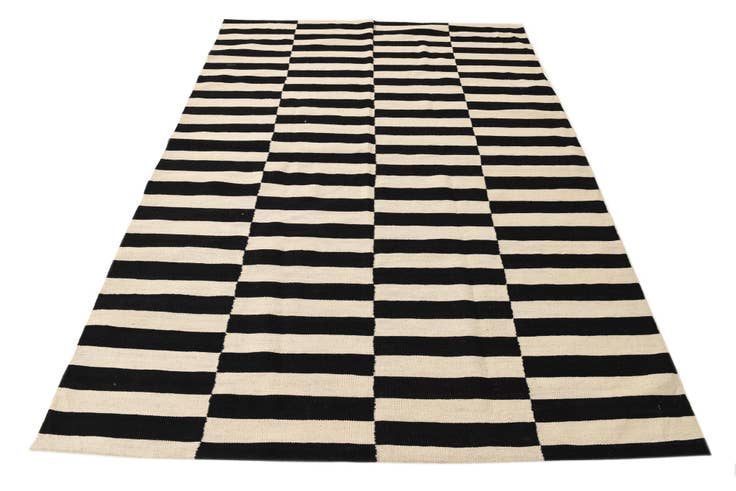 Detail image of 5' 6 x 7' 10 Hand Woven Kilim Modern Wool Rug