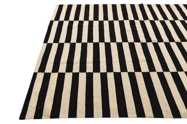 Detail image of 5' 6 x 7' 10 Hand Woven Kilim Modern Wool Rug