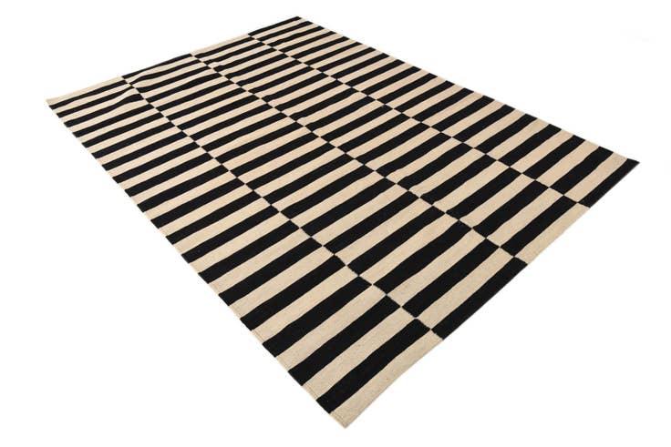 Detail image of 5' 8 x 7' 11 Hand Woven Kilim Modern Wool Rug