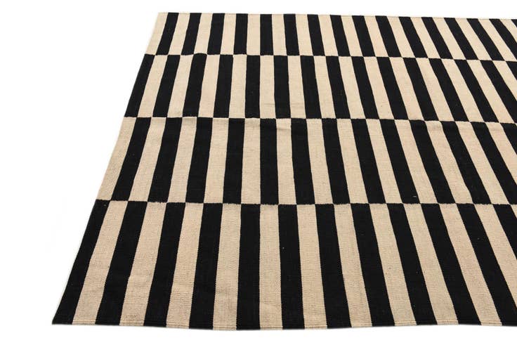 Detail image of 5' 8 x 7' 11 Hand Woven Kilim Modern Wool Rug