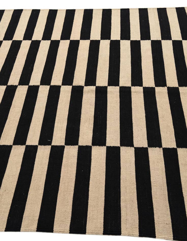 Detail image of 5' 8 x 7' 11 Hand Woven Kilim Modern Wool Rug