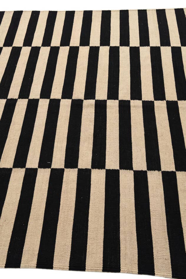 Detail image of 5' 8 x 7' 11 Hand Woven Kilim Modern Wool Rug
