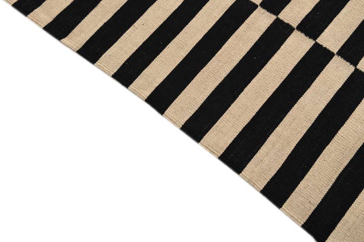 Detail image of 5' 8 x 7' 11 Hand Woven Kilim Modern Wool Rug