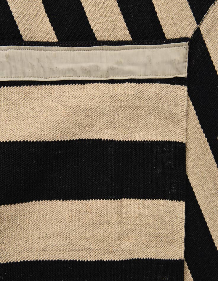 Detail image of 5' 8 x 7' 11  Hand Woven Kilim Modern Wool Rug