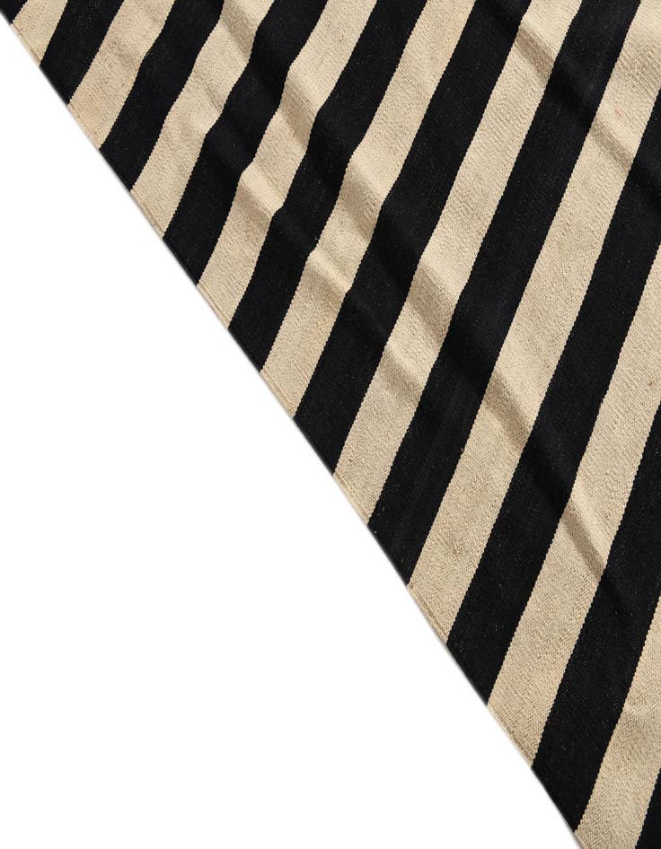 Detail image of 8' 2 x 9' 9  Hand Woven Kilim Modern Wool Rug