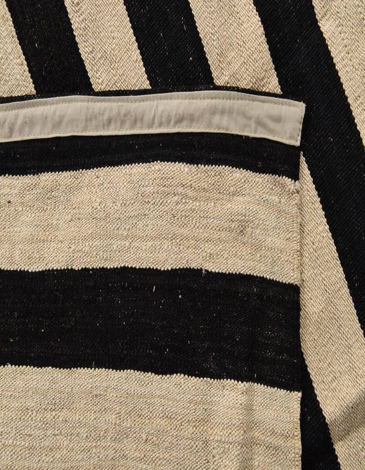 Detail image of 8' 2 x 9' 9  Hand Woven Kilim Modern Wool Rug