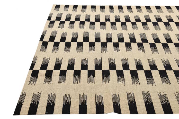 Detail image of 5' 5 x 7' 9 Hand Woven Kilim Modern Wool Rug