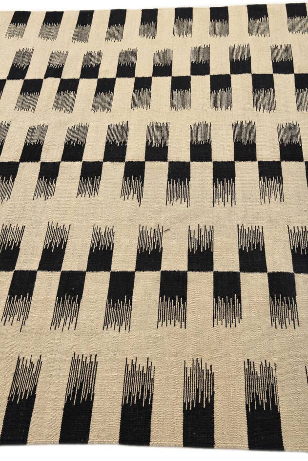 Detail image of 5' 5 x 7' 9 Hand Woven Kilim Modern Wool Rug