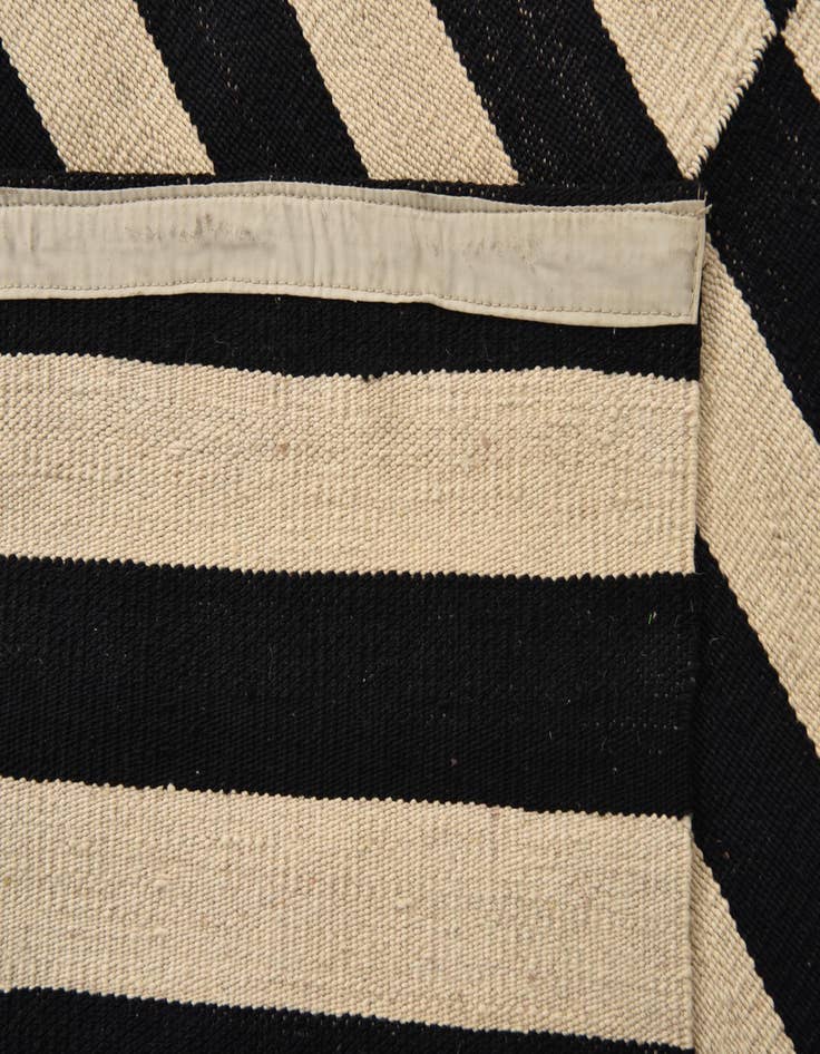 Detail image of 5' 8 x 7' 11  Hand Woven Kilim Modern Wool Rug