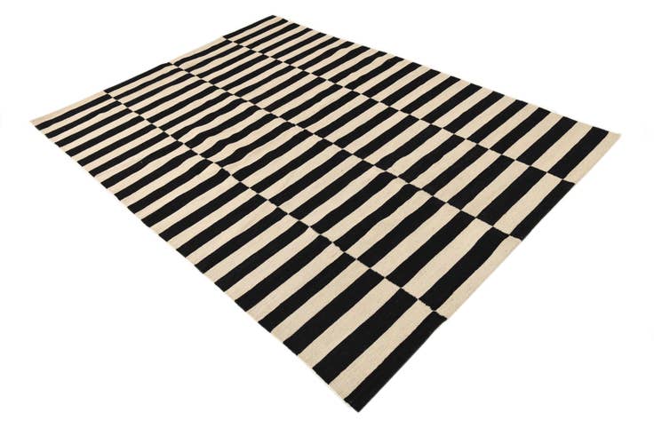 Detail image of 5' 7 x 7' 9 Hand Woven Kilim Modern Wool Rug