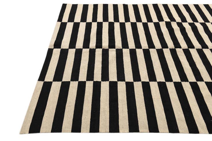 Detail image of 5' 7 x 7' 9 Hand Woven Kilim Modern Wool Rug