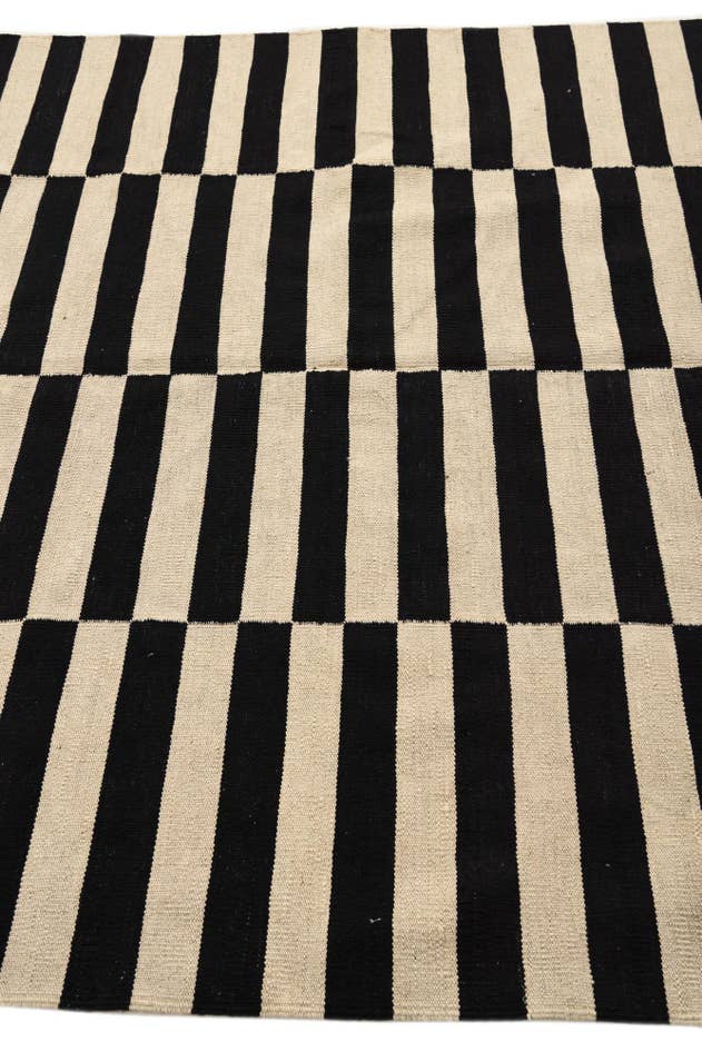 Detail image of 5' 7 x 7' 9 Hand Woven Kilim Modern Wool Rug