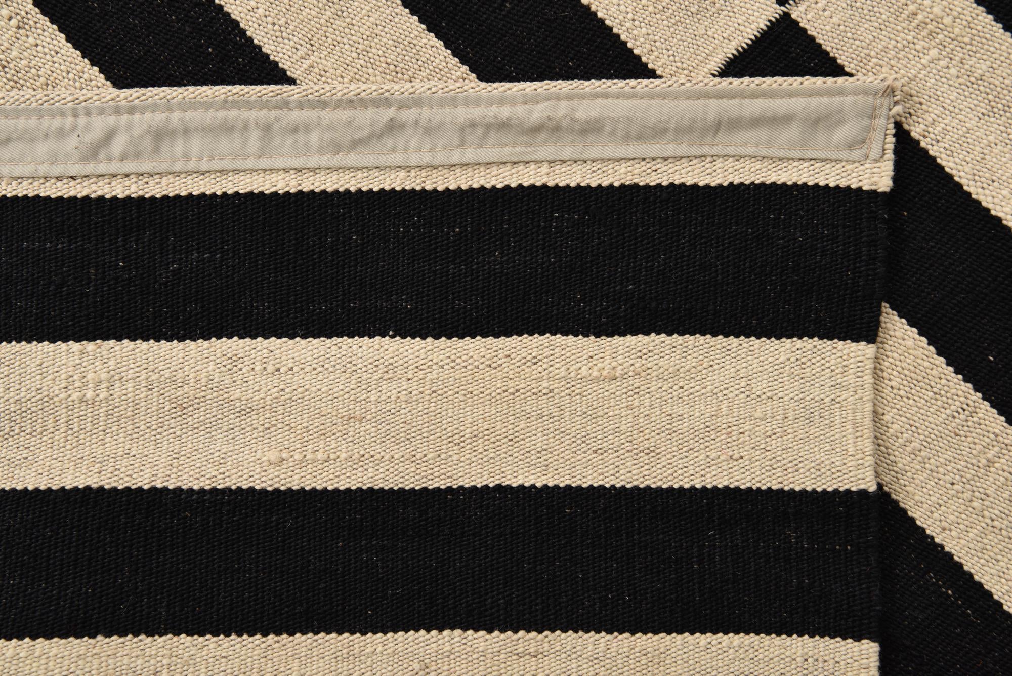 5' 7 x 7' 9 Hand Woven Kilim Modern Wool Rug