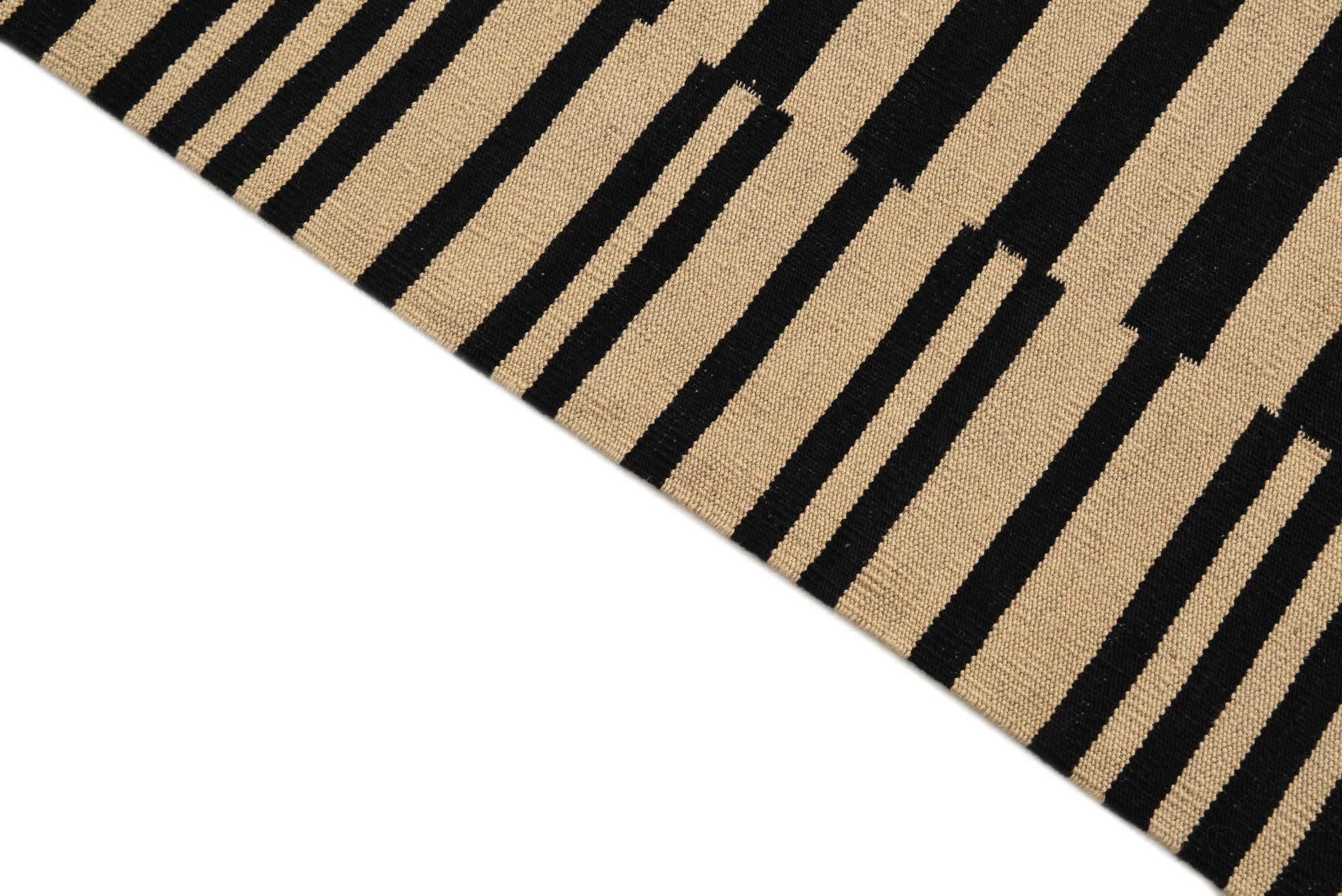 4' 8 x 6' 4 Hand Woven Kilim Modern Wool Rug