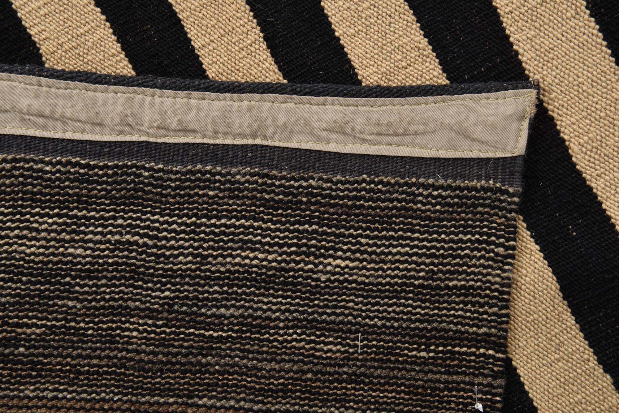 4' 8 x 6' 4 Hand Woven Kilim Modern Wool Rug