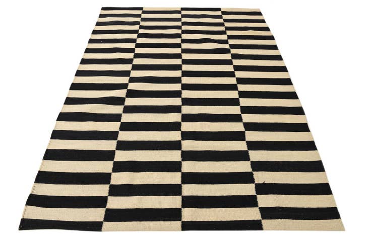 Detail image of 4' 11 x 6' 9 Hand Woven Kilim Modern Wool Rug