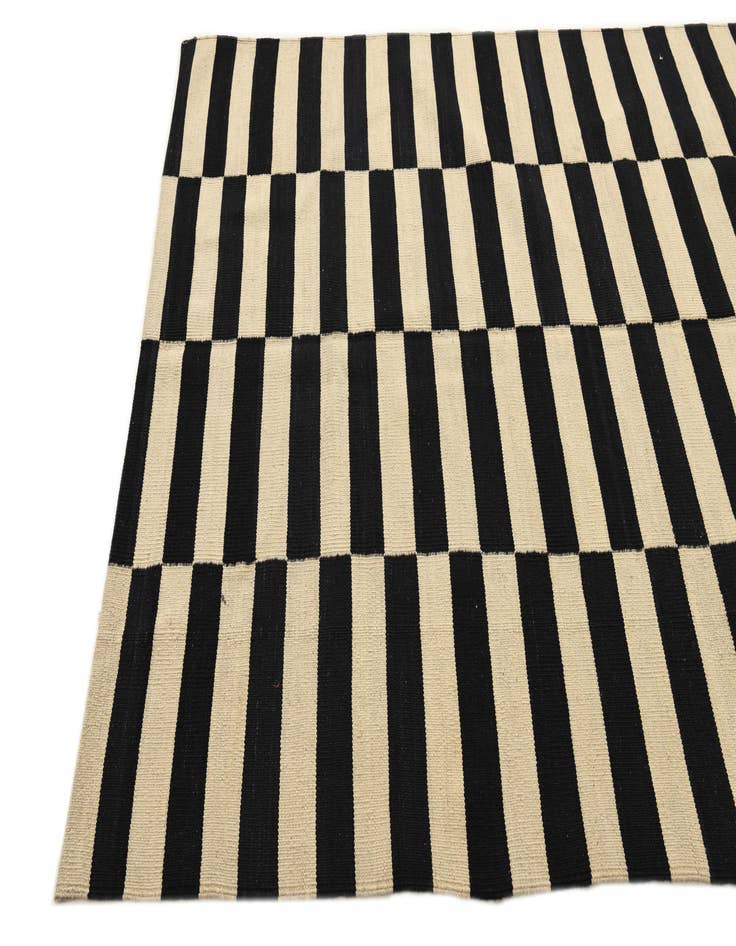 Detail image of 4' 11 x 6' 9  Hand Woven Kilim Modern Wool Rug