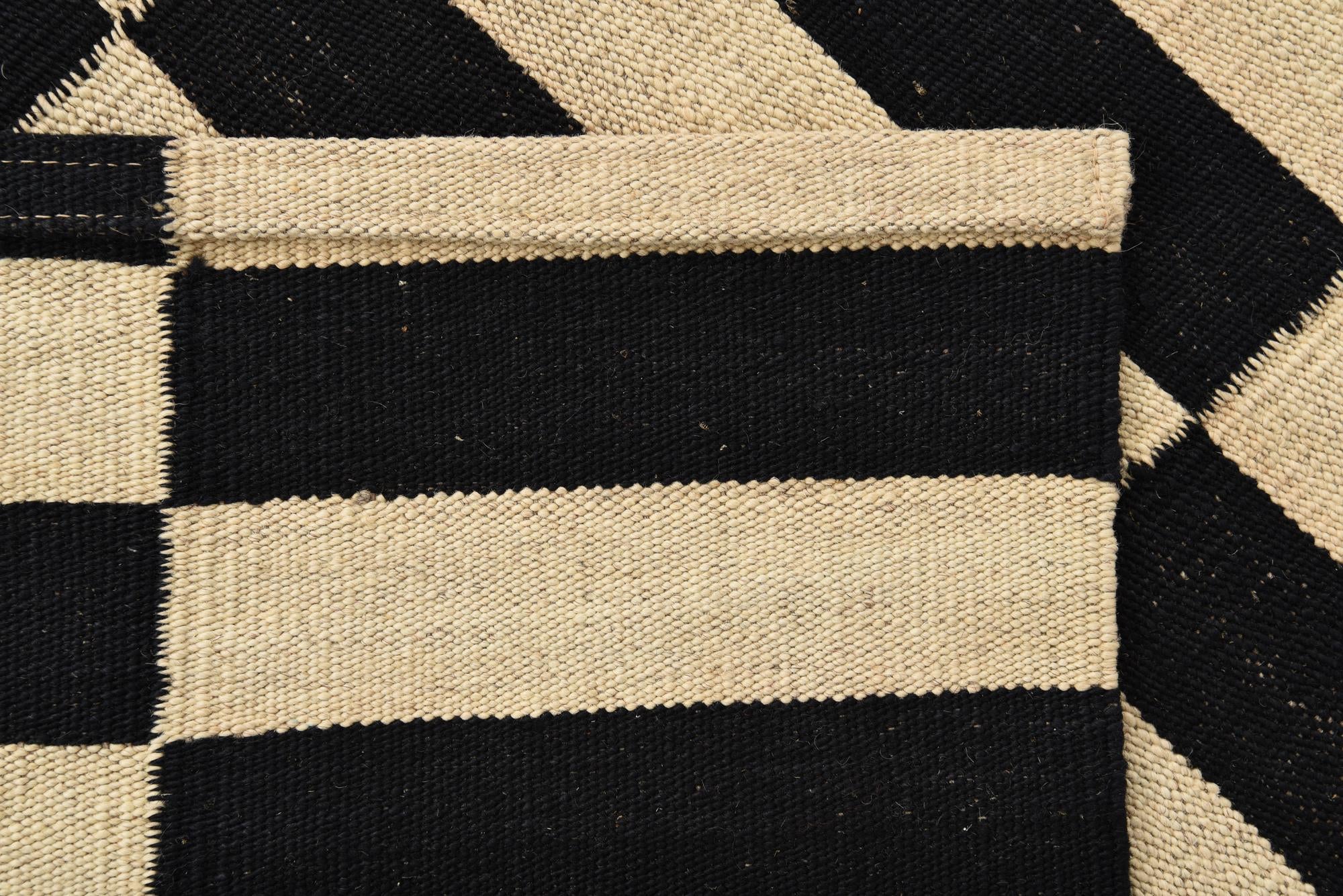 2' 8 x 3' 9 Hand Woven Kilim Modern Wool Rug