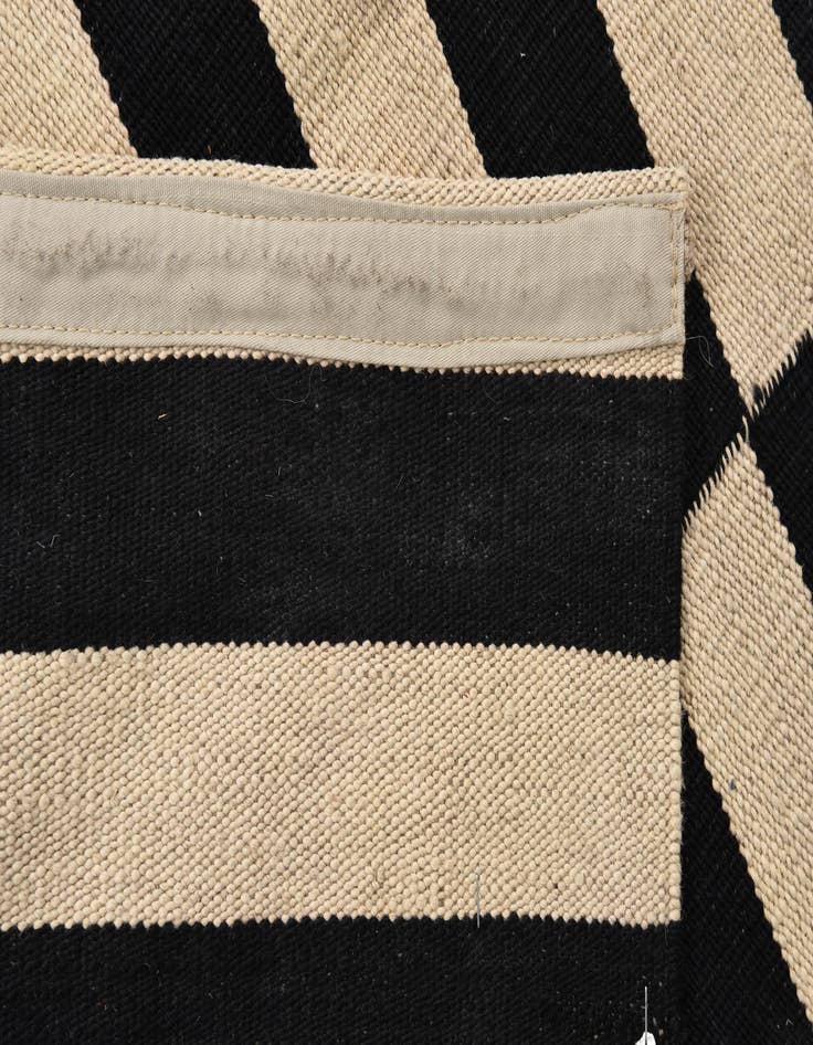 Detail image of 3' 4 x 4' 11  Hand Woven Kilim Modern Wool Rug