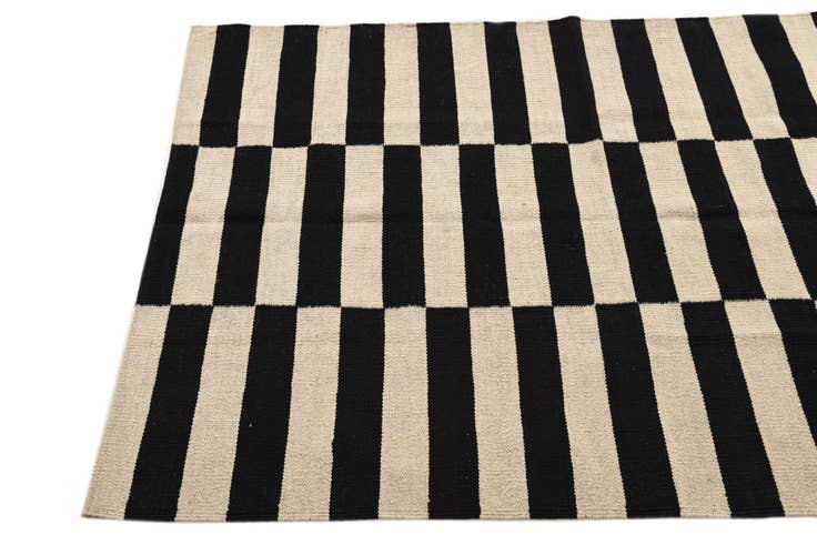 Detail image of 3' 4 x 4' 11 Hand Woven Kilim Modern Wool Rug