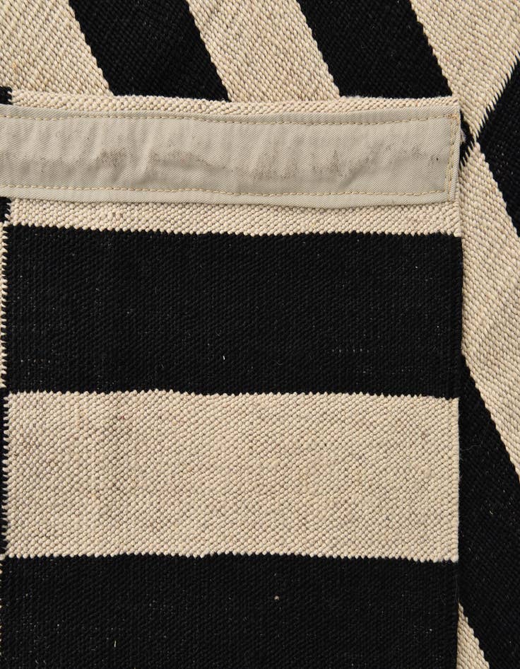Detail image of 3' 4 x 4' 11  Hand Woven Kilim Modern Wool Rug