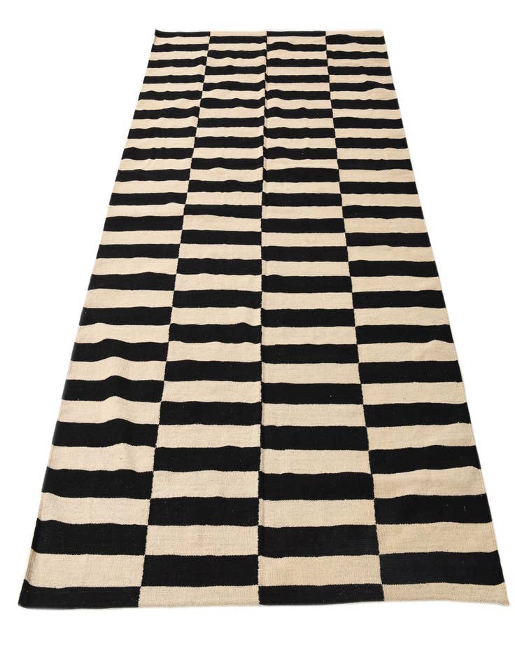 Detail image of 5' 8 x 7' 9  Hand Woven Kilim Modern Wool Rug