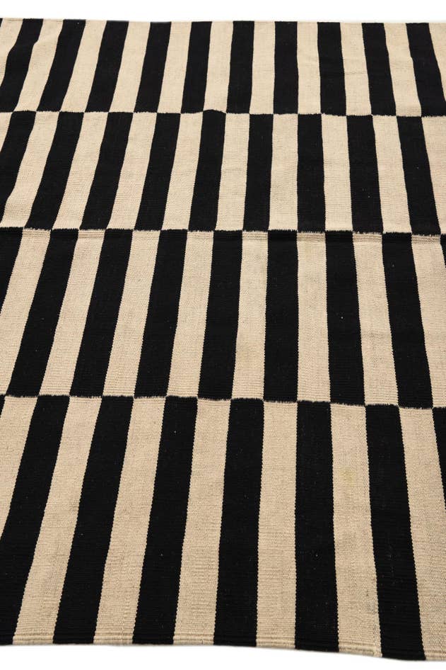 Detail image of 5' 8 x 7' 9 Hand Woven Kilim Modern Wool Rug