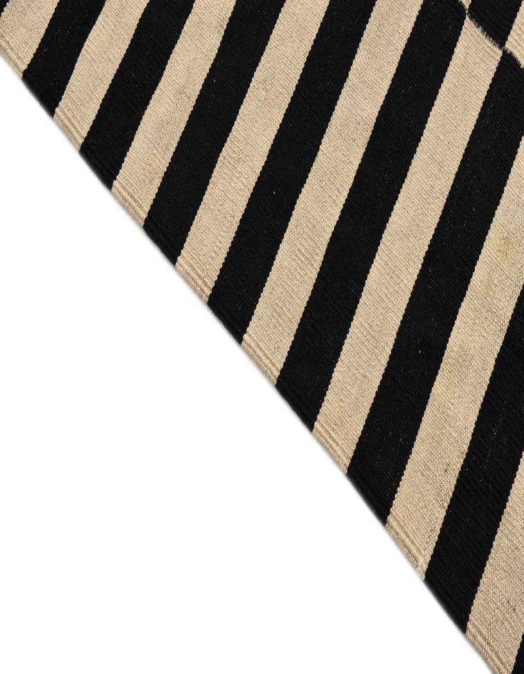 Detail image of 5' 8 x 7' 9  Hand Woven Kilim Modern Wool Rug