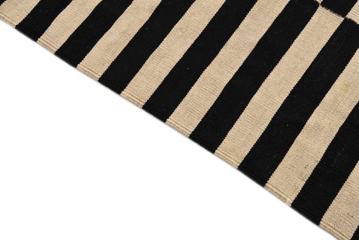 Detail image of 5' 8 x 7' 9 Hand Woven Kilim Modern Wool Rug