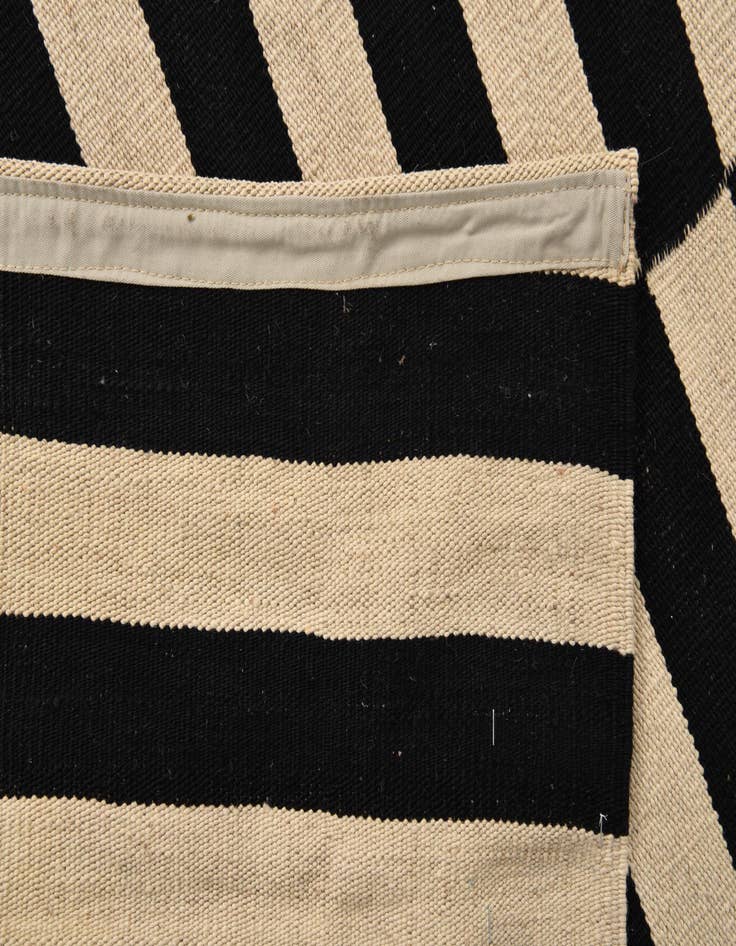 Detail image of 5' 8 x 7' 9  Hand Woven Kilim Modern Wool Rug