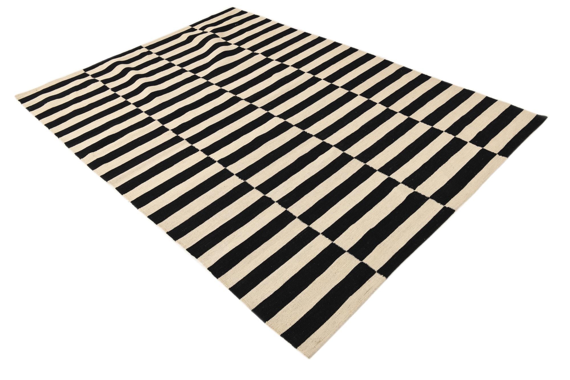 5' 6 x 7' 9 Hand Woven Kilim Modern Wool Rug